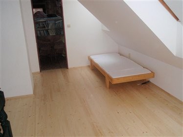 Dokončená montáž sádrokartonu v podkrovní místnosti