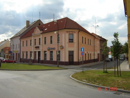 Nátěr fasády hotelu Prusík v Kralovicích